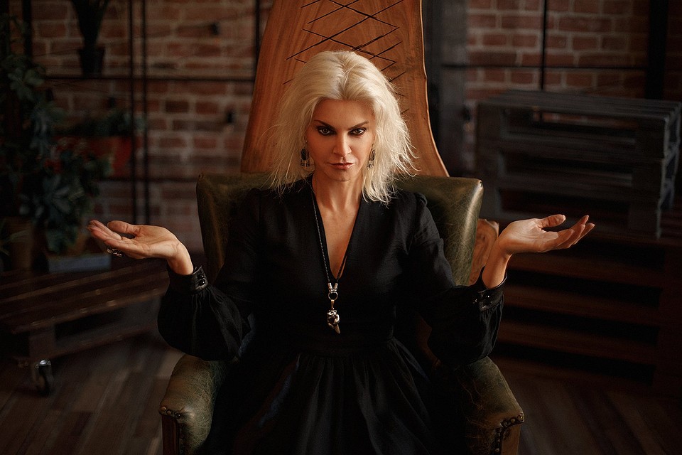 Жігіттер емшек ұшын сипайды